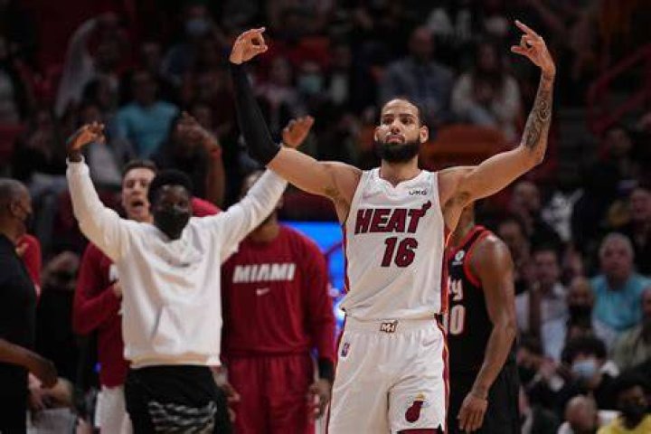 Dewayne Dedmon hilariously compares 'lightskin' Caleb Martin to