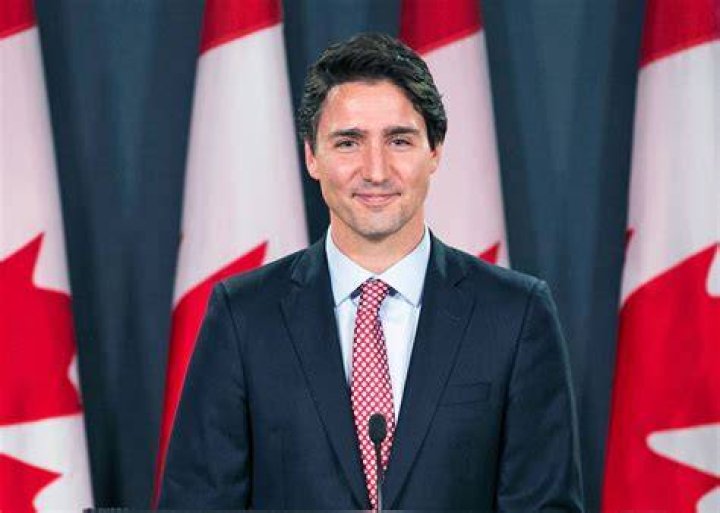 Justin Trudeau celebrates first Canada Day with a dance on Parliament