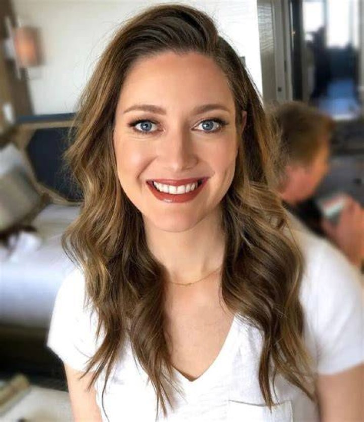 Zoe Perry Net Worth 2024 Wiki, Married, Family, Wedding, Salary, Siblings